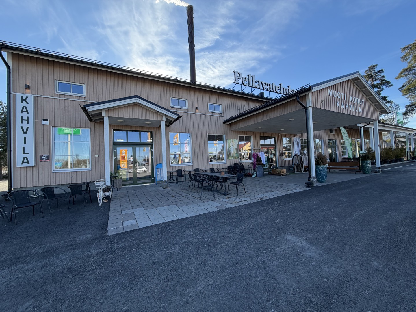 Sisäänkäynti tai piha